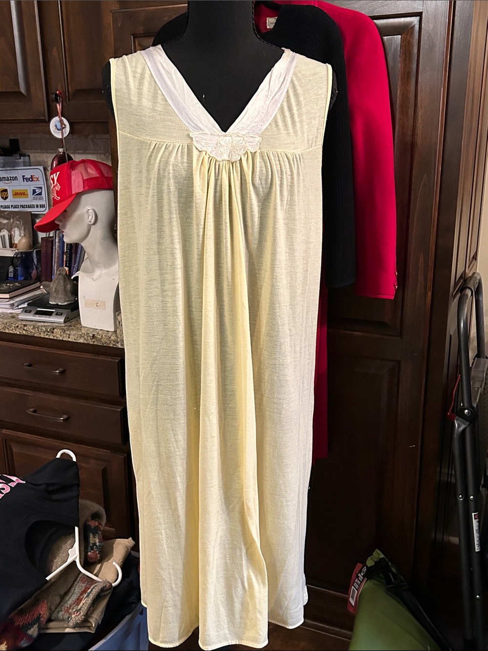 1990’s Vandemere Sz S Women’s Sleeveless Nightgown Soft Yellow